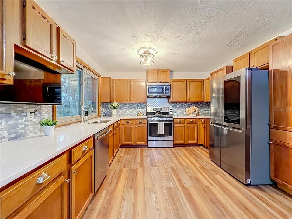 For Sale: $450,000 (3 beds, 2 baths, 1956 Square Feet)