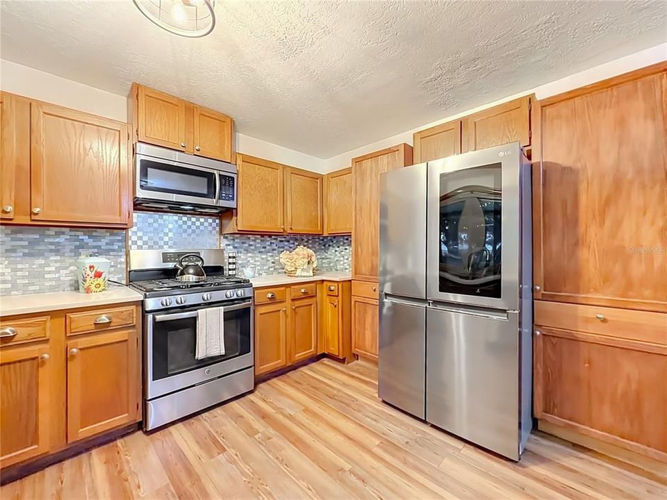 For Sale: $450,000 (3 beds, 2 baths, 1956 Square Feet)