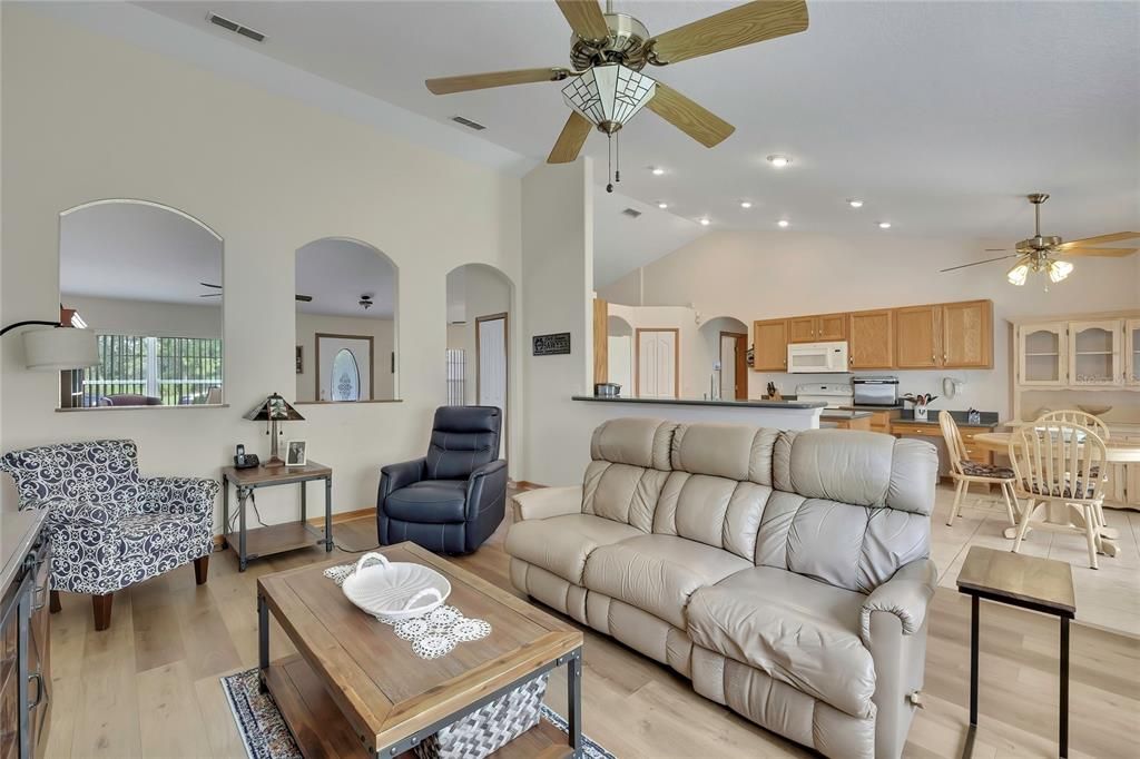 For Sale: $318,900 (3 beds, 2 baths, 1974 Square Feet)