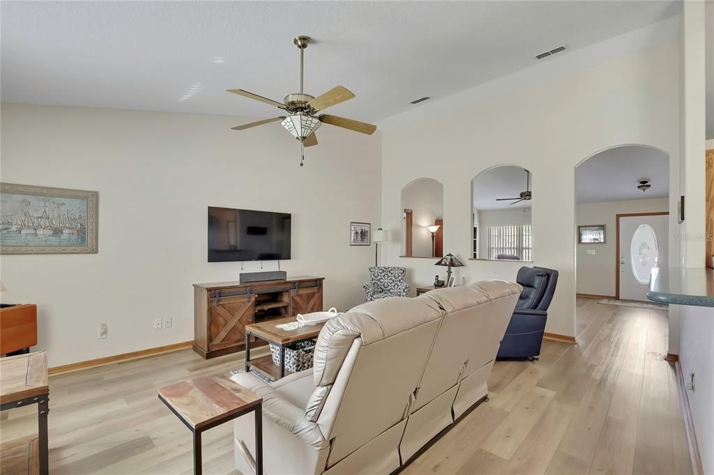 For Sale: $318,900 (3 beds, 2 baths, 1974 Square Feet)