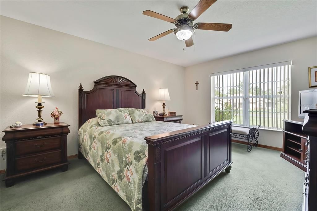 For Sale: $318,900 (3 beds, 2 baths, 1974 Square Feet)