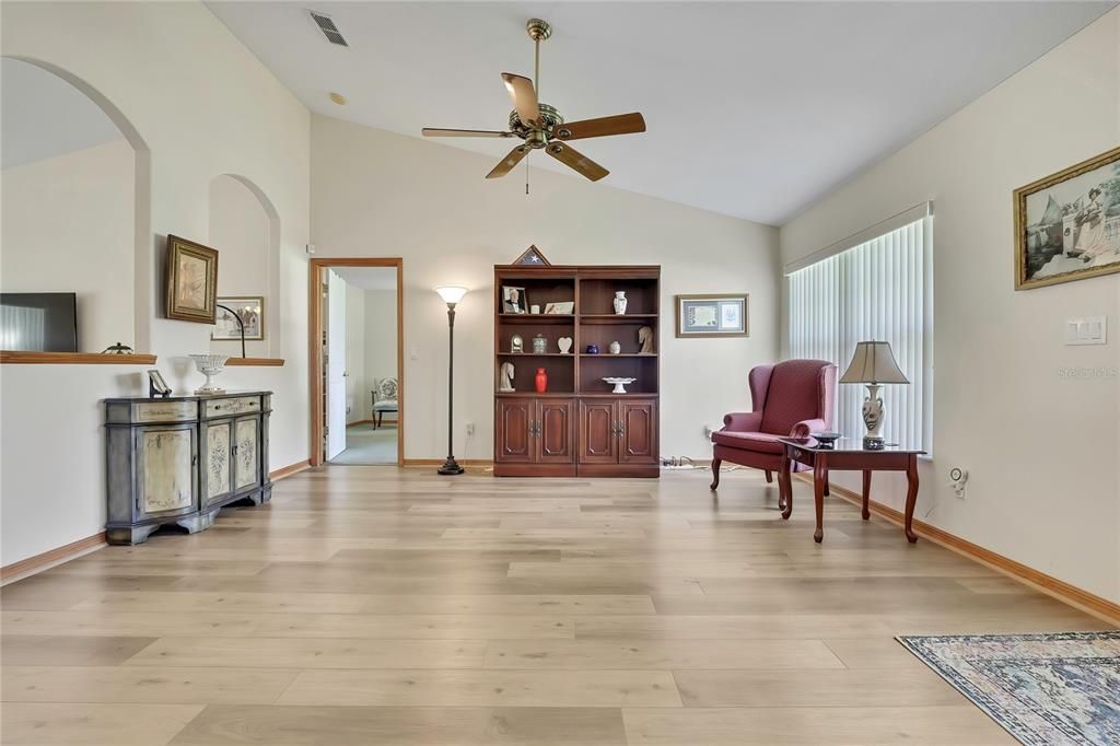 For Sale: $318,900 (3 beds, 2 baths, 1974 Square Feet)