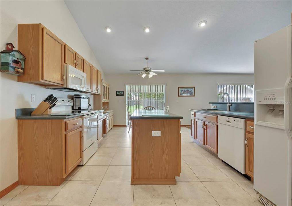 For Sale: $318,900 (3 beds, 2 baths, 1974 Square Feet)