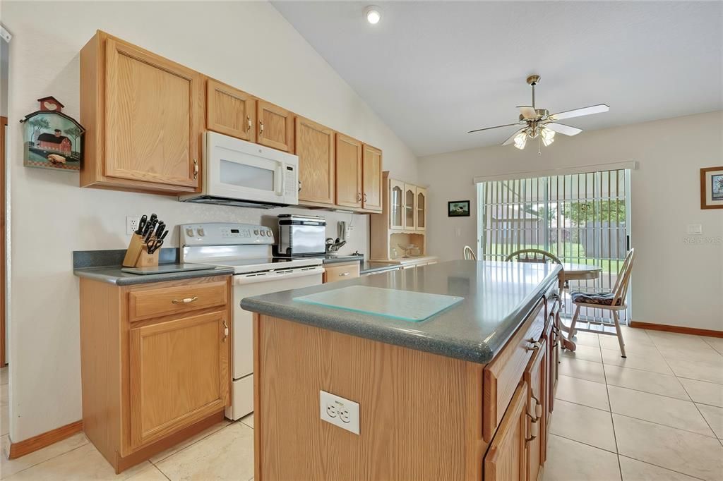 For Sale: $318,900 (3 beds, 2 baths, 1974 Square Feet)