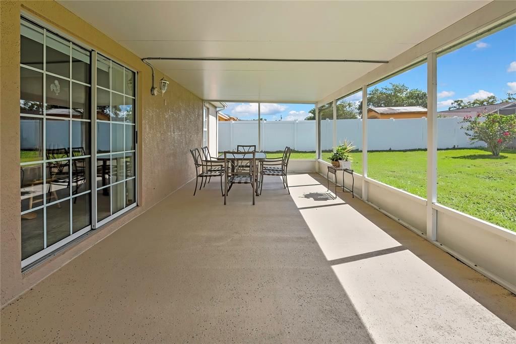 For Sale: $318,900 (3 beds, 2 baths, 1974 Square Feet)
