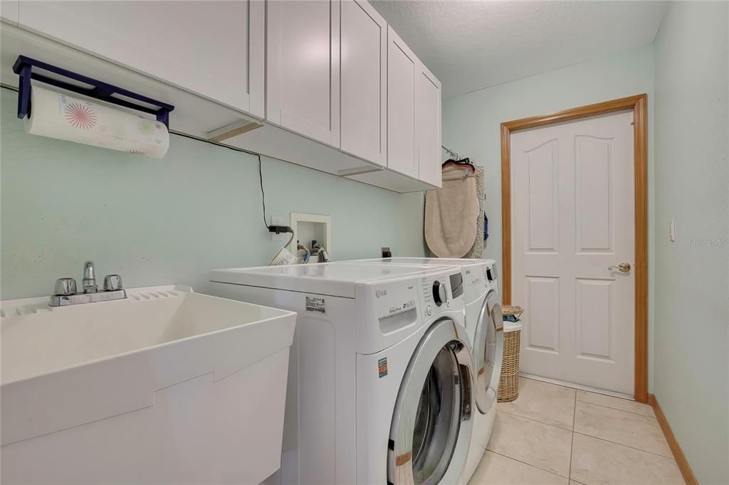 For Sale: $318,900 (3 beds, 2 baths, 1974 Square Feet)