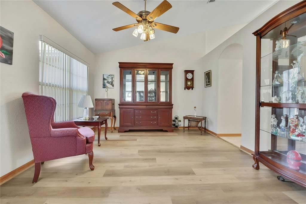 For Sale: $318,900 (3 beds, 2 baths, 1974 Square Feet)