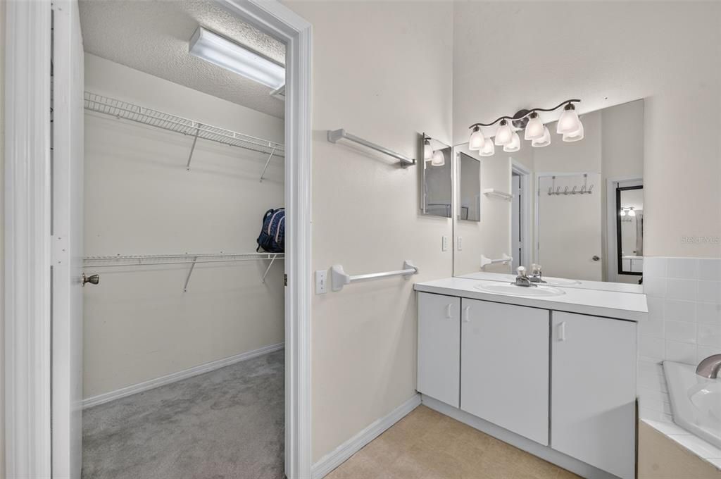 En Venta: $240,000 (3 camas, 2 baños, 1764 Pies cuadrados)