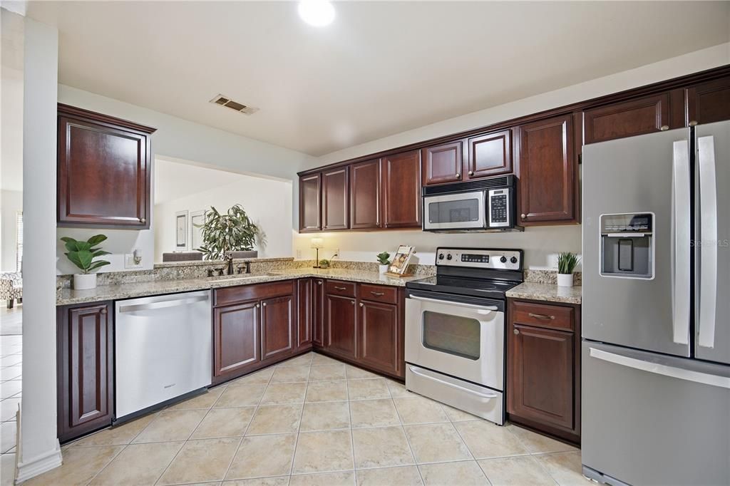 For Sale: $229,900 (2 beds, 2 baths, 1185 Square Feet)