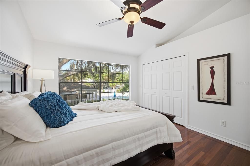 For Sale: $229,900 (2 beds, 2 baths, 1185 Square Feet)