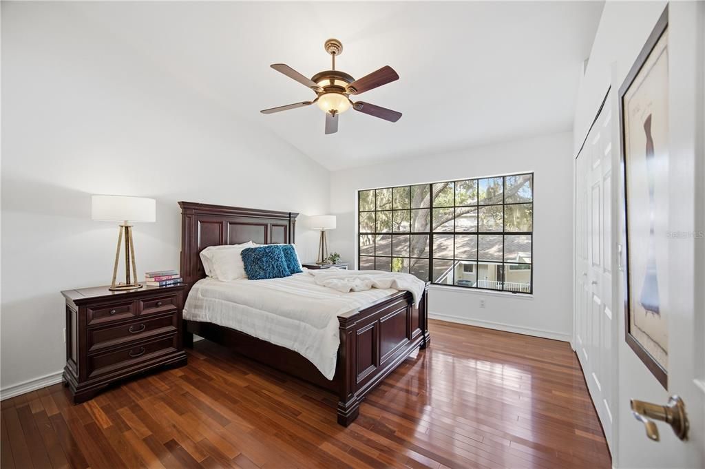 For Sale: $229,900 (2 beds, 2 baths, 1185 Square Feet)