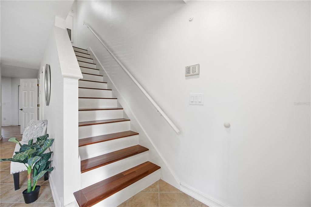 For Sale: $229,900 (2 beds, 2 baths, 1185 Square Feet)