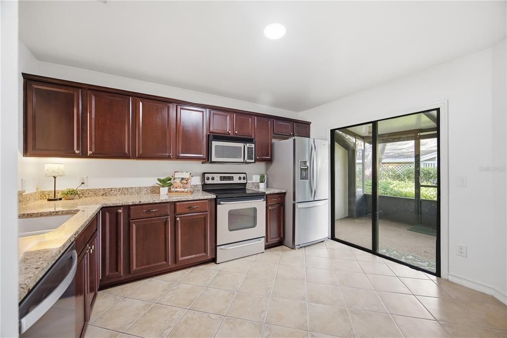 For Sale: $229,900 (2 beds, 2 baths, 1185 Square Feet)