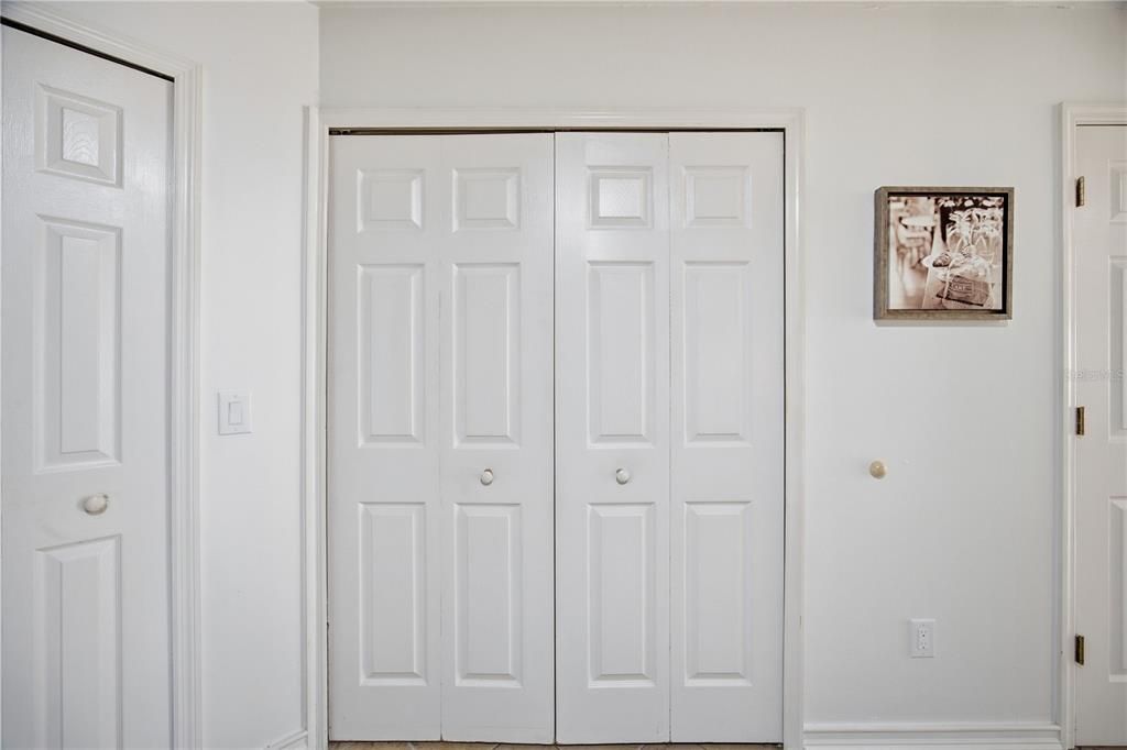 For Sale: $229,900 (2 beds, 2 baths, 1185 Square Feet)