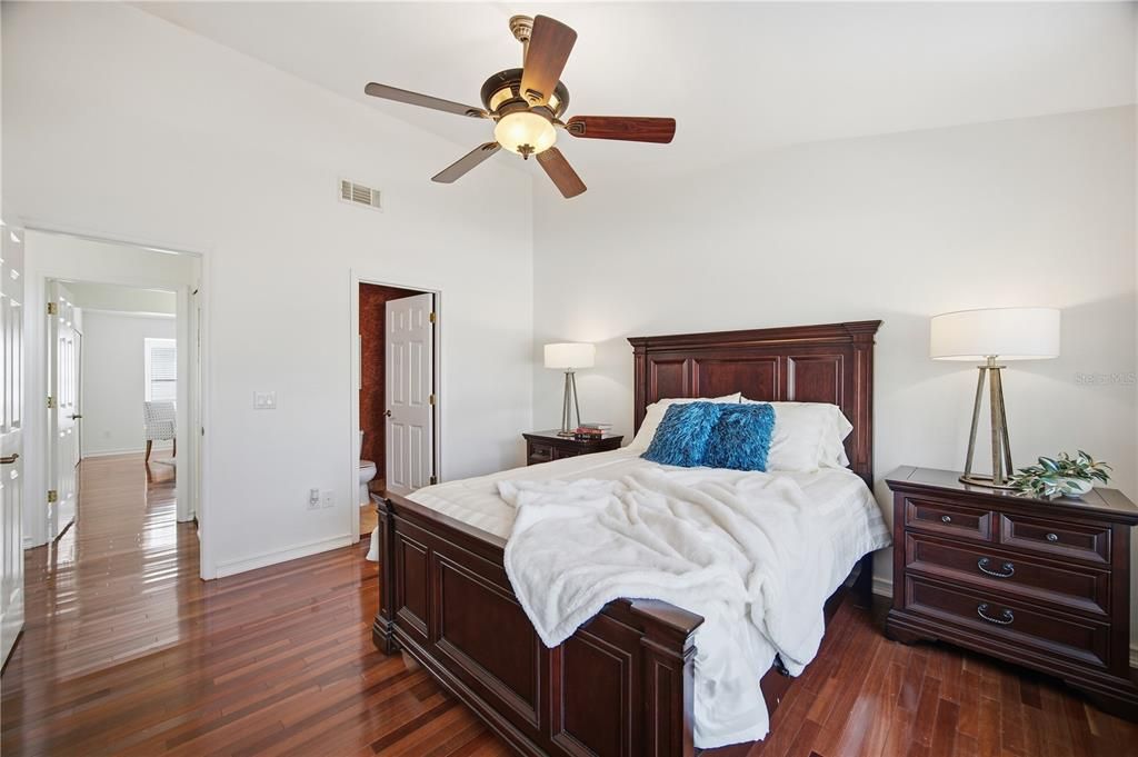 For Sale: $229,900 (2 beds, 2 baths, 1185 Square Feet)