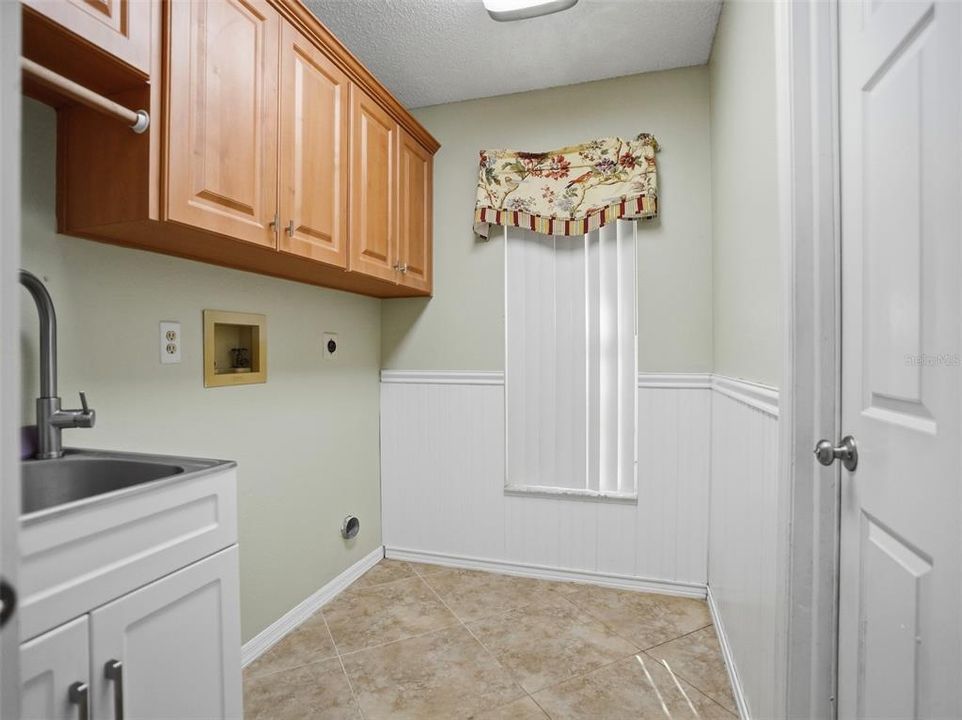 Active With Contract: $350,000 (3 beds, 2 baths, 1812 Square Feet)