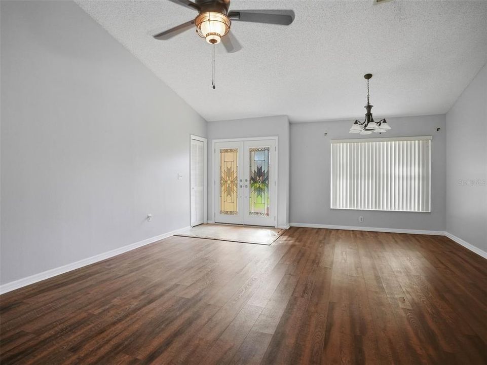 Active With Contract: $350,000 (3 beds, 2 baths, 1812 Square Feet)