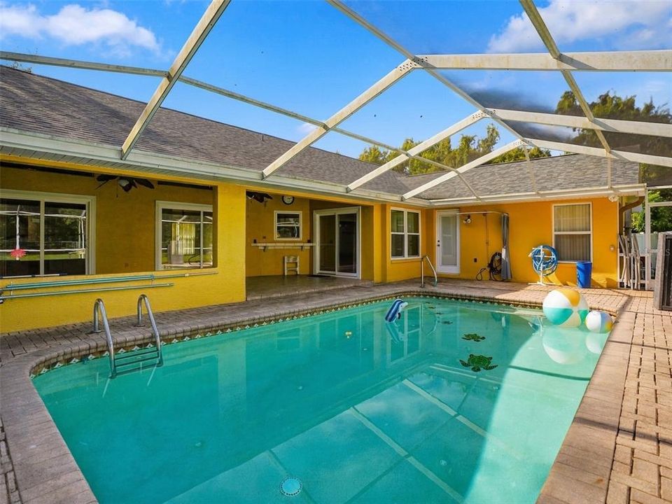 Active With Contract: $350,000 (3 beds, 2 baths, 1812 Square Feet)