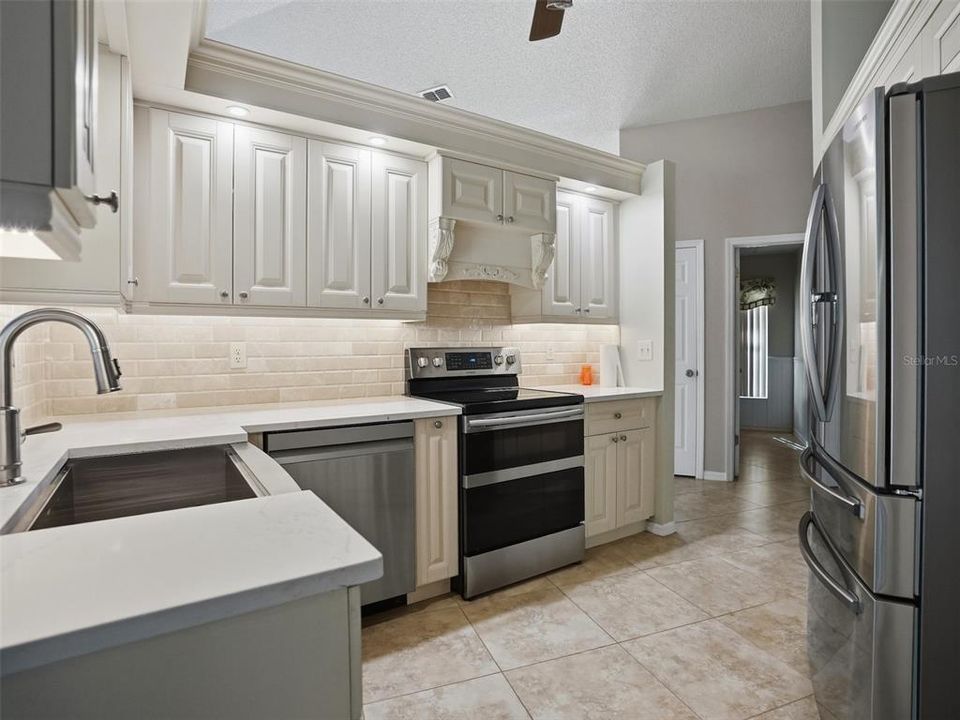 Active With Contract: $350,000 (3 beds, 2 baths, 1812 Square Feet)