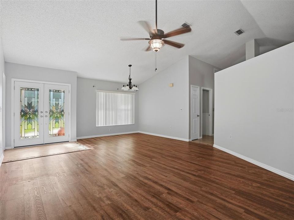Active With Contract: $350,000 (3 beds, 2 baths, 1812 Square Feet)