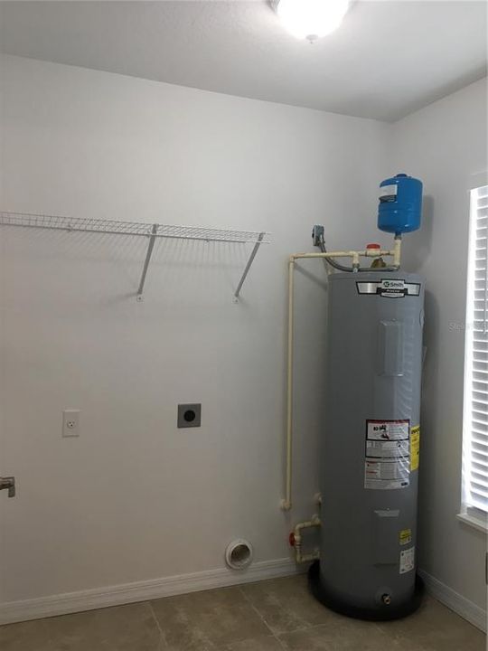 For Rent: $1,750 (3 beds, 2 baths, 1215 Square Feet)