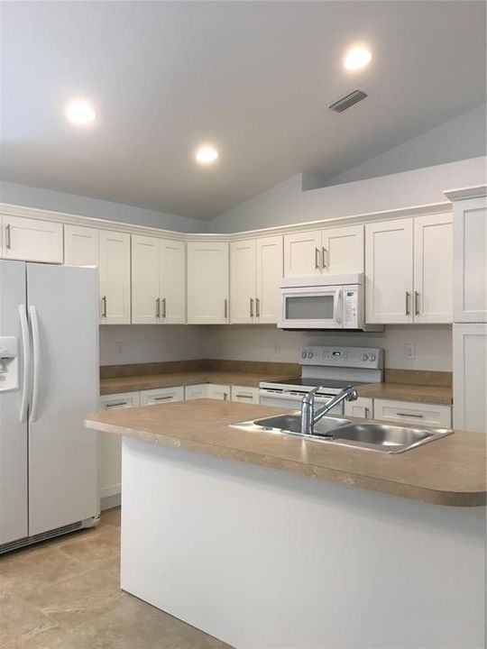 For Rent: $1,750 (3 beds, 2 baths, 1215 Square Feet)