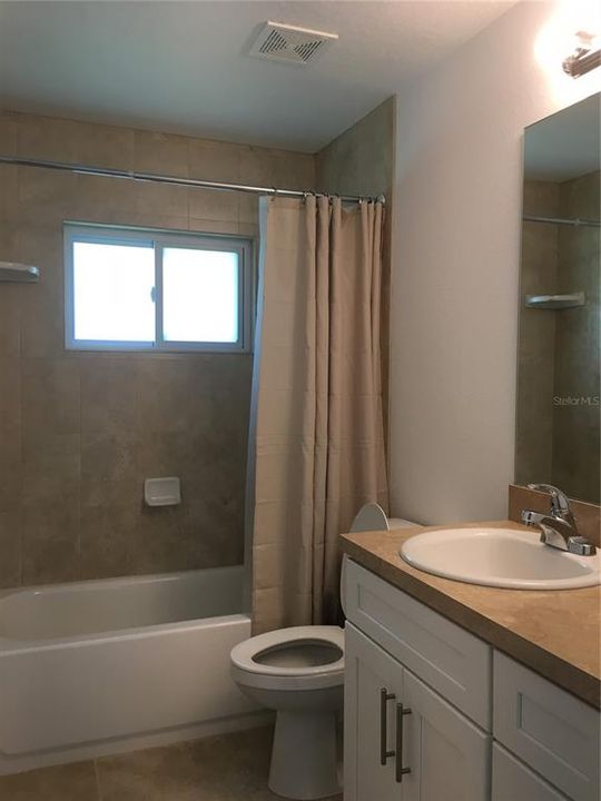 For Rent: $1,750 (3 beds, 2 baths, 1215 Square Feet)