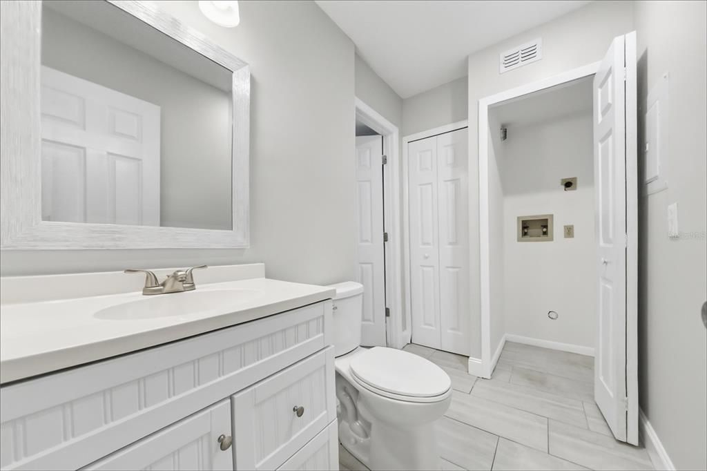 For Sale: $149,900 (2 beds, 1 baths, 887 Square Feet)