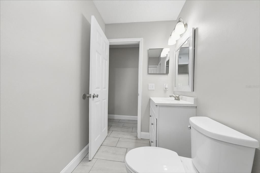 For Sale: $149,900 (2 beds, 1 baths, 887 Square Feet)