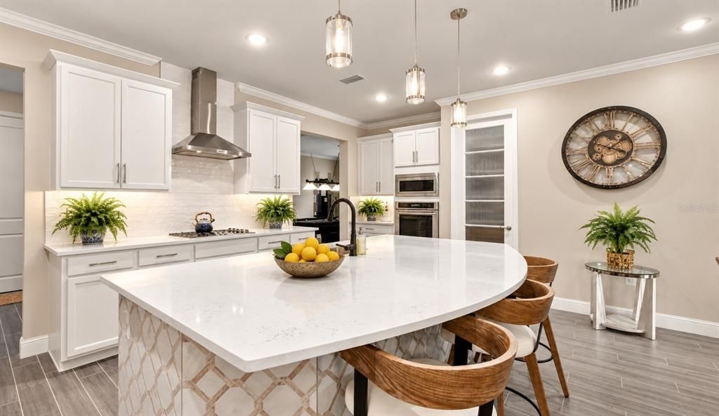 For Sale: $700,000 (4 beds, 3 baths, 2720 Square Feet)