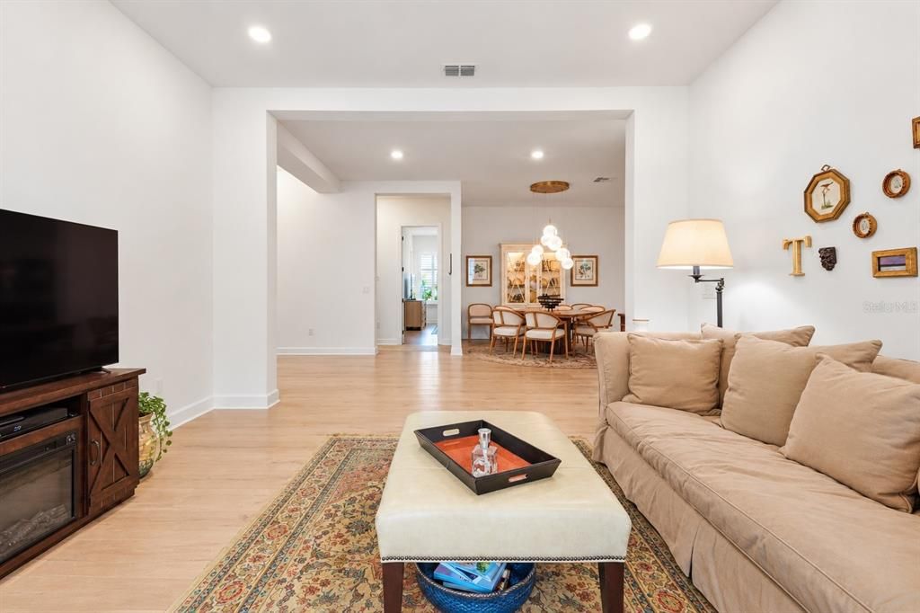 For Sale: $999,999 (3 beds, 3 baths, 3080 Square Feet)