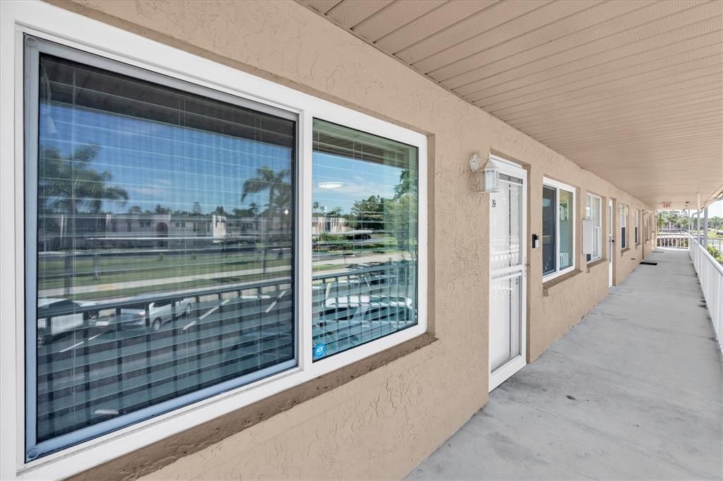 For Sale: $184,900 (2 beds, 2 baths, 880 Square Feet)