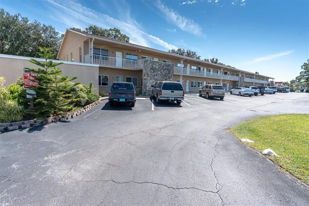 For Sale: $184,900 (2 beds, 2 baths, 880 Square Feet)