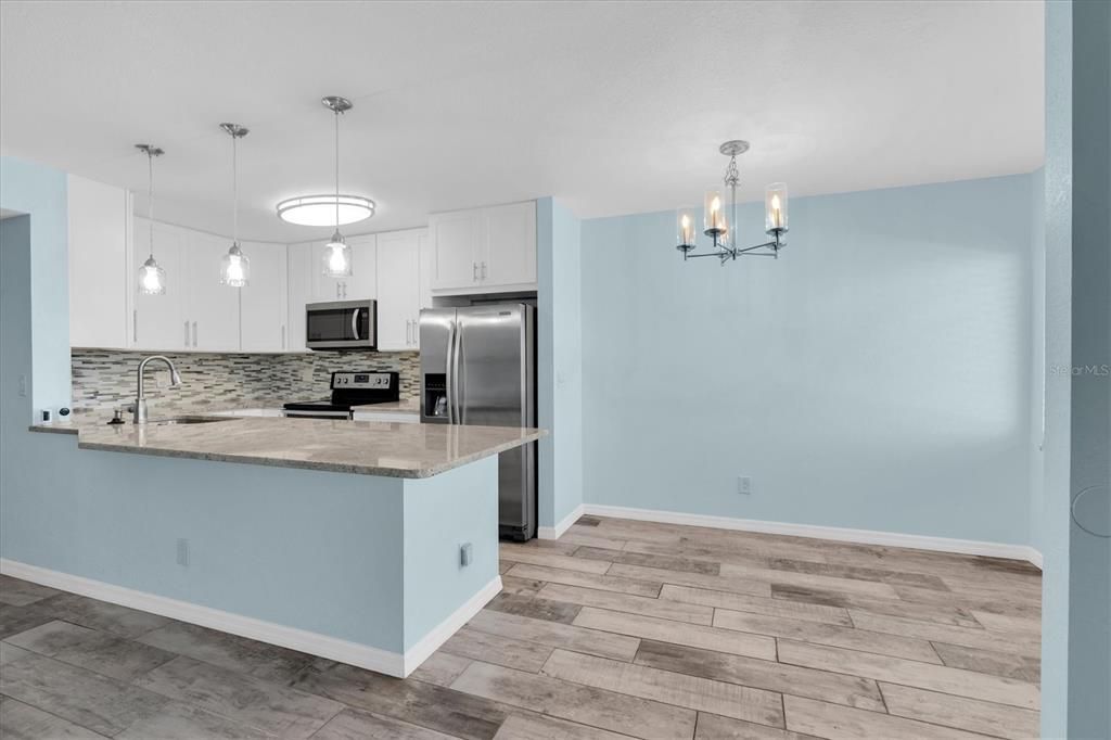 For Sale: $184,900 (2 beds, 2 baths, 880 Square Feet)