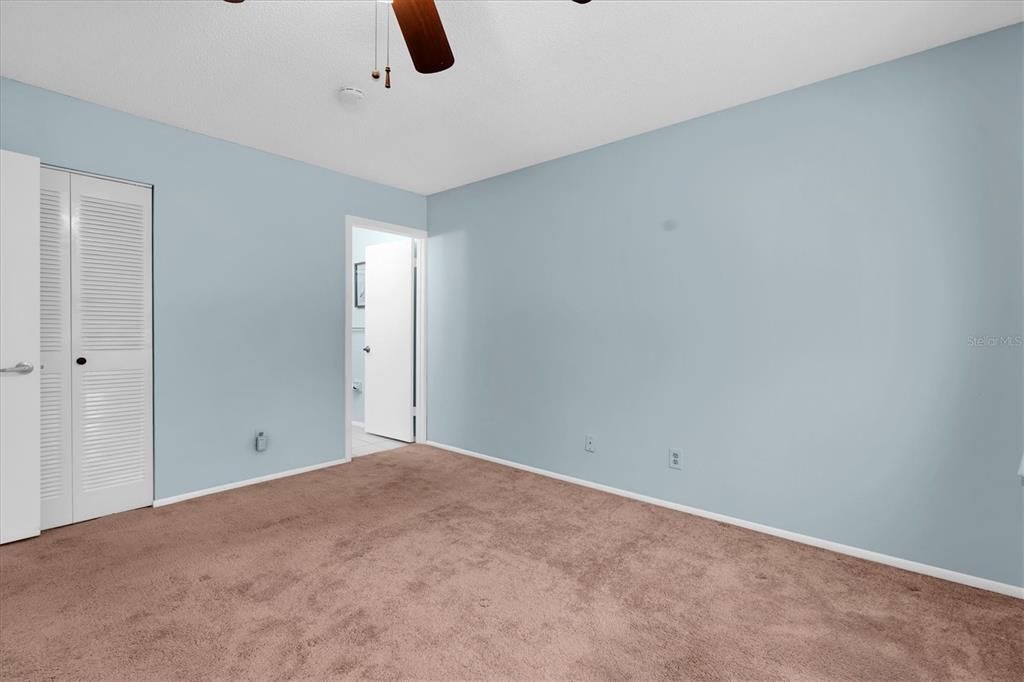 For Sale: $184,900 (2 beds, 2 baths, 880 Square Feet)