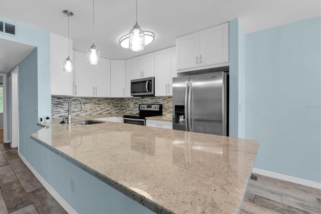 For Sale: $184,900 (2 beds, 2 baths, 880 Square Feet)