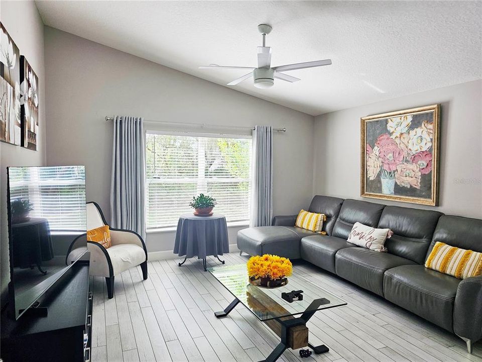 For Sale: $359,900 (3 beds, 3 baths, 1503 Square Feet)