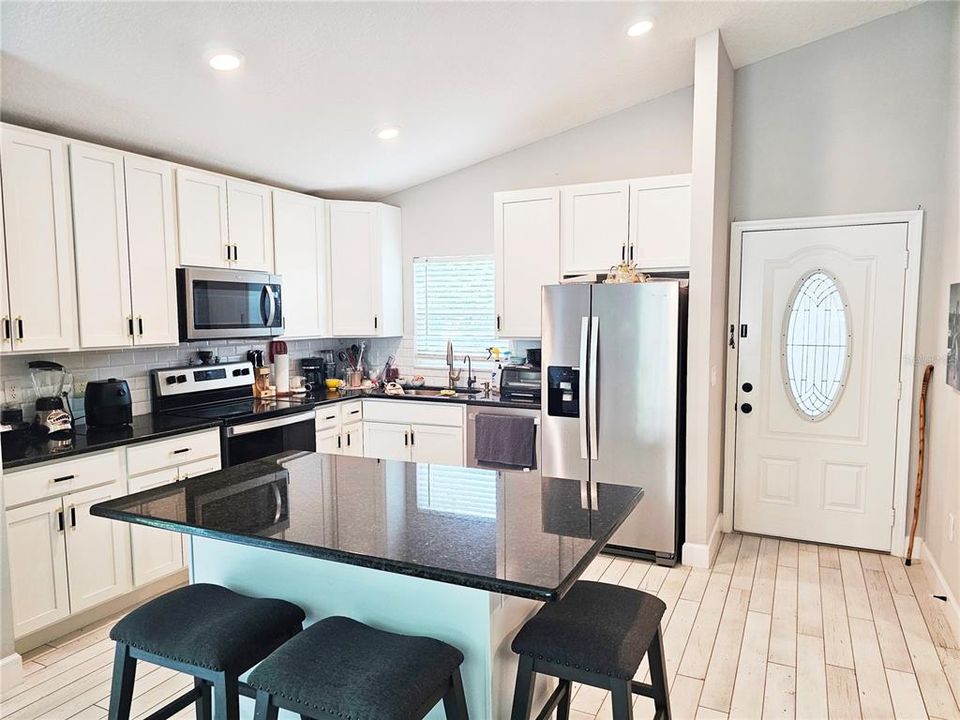 For Sale: $359,900 (3 beds, 3 baths, 1503 Square Feet)
