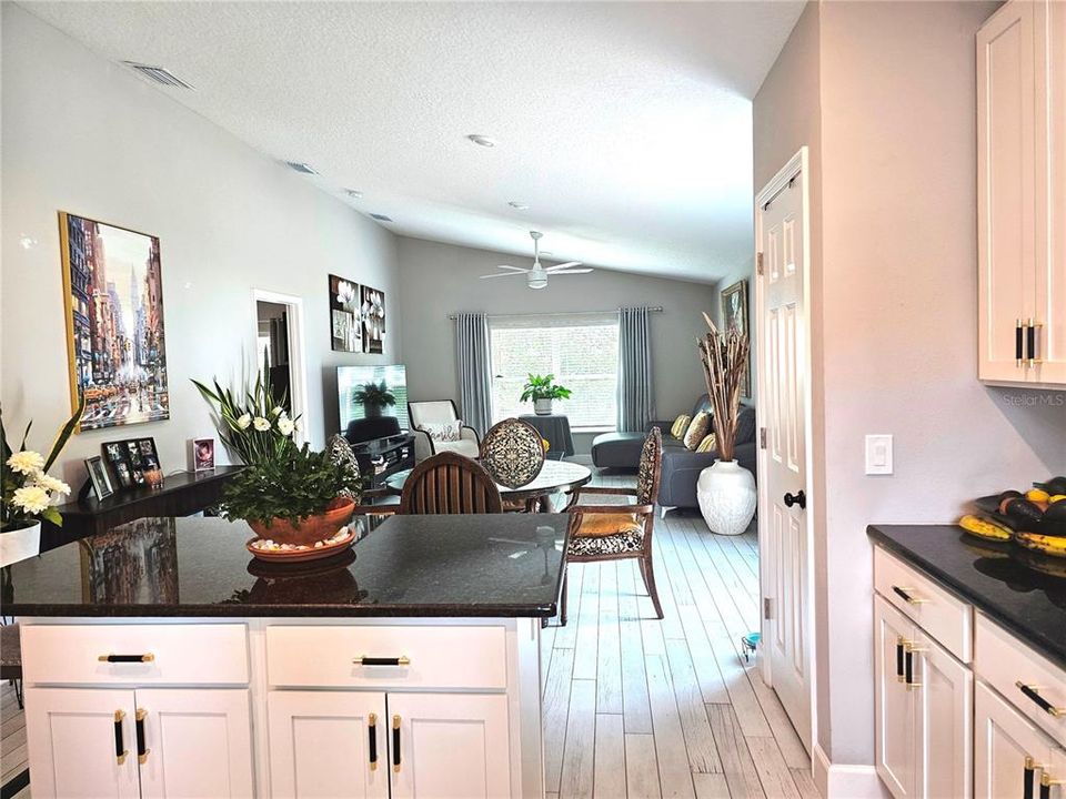 For Sale: $359,900 (3 beds, 3 baths, 1503 Square Feet)
