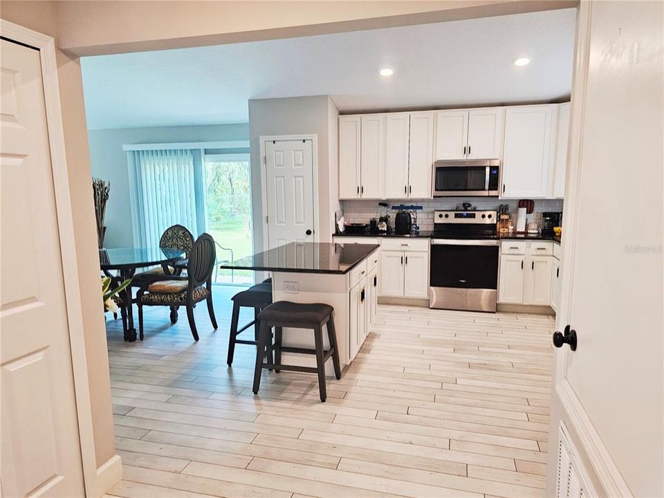 For Sale: $359,900 (3 beds, 3 baths, 1503 Square Feet)