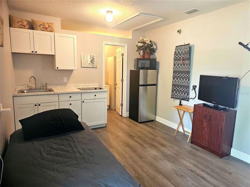 For Sale: $359,900 (3 beds, 3 baths, 1503 Square Feet)