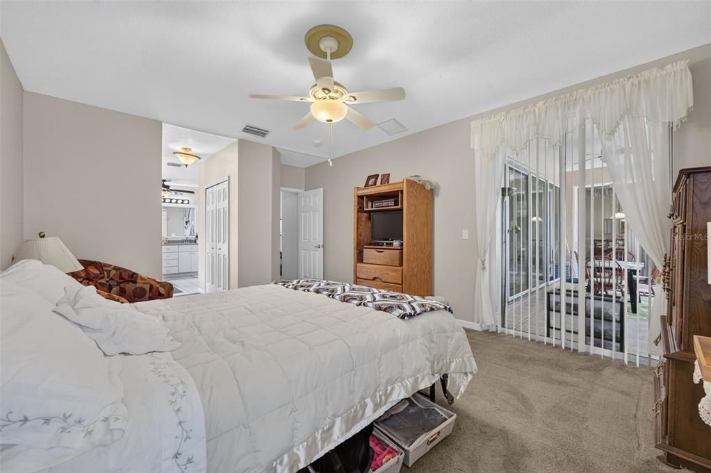 For Sale: $299,900 (2 beds, 2 baths, 1658 Square Feet)