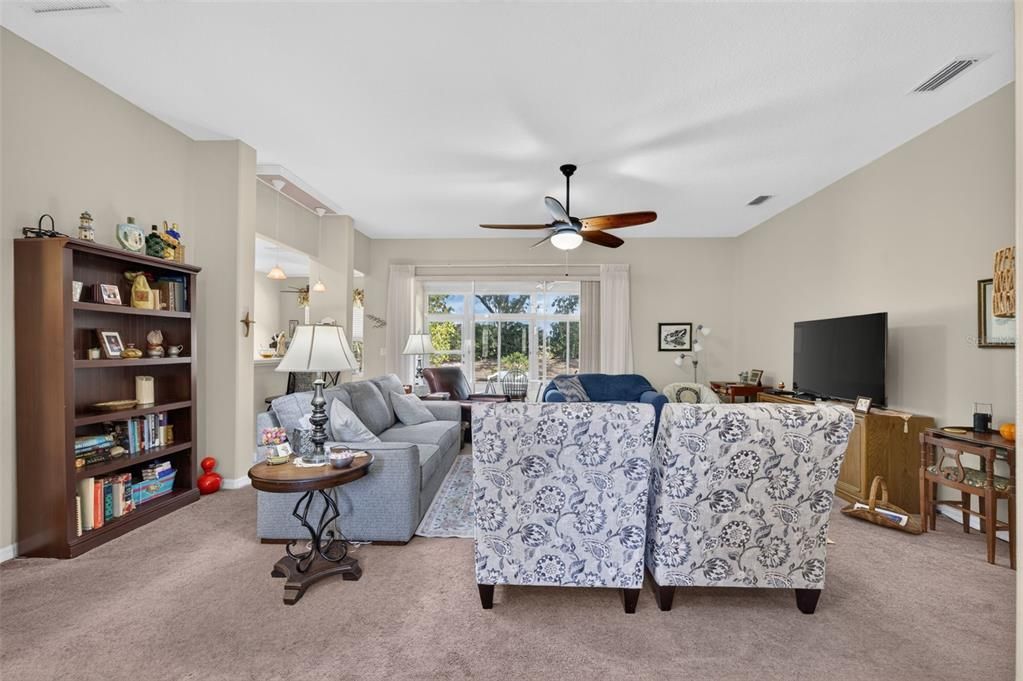 For Sale: $299,900 (2 beds, 2 baths, 1658 Square Feet)