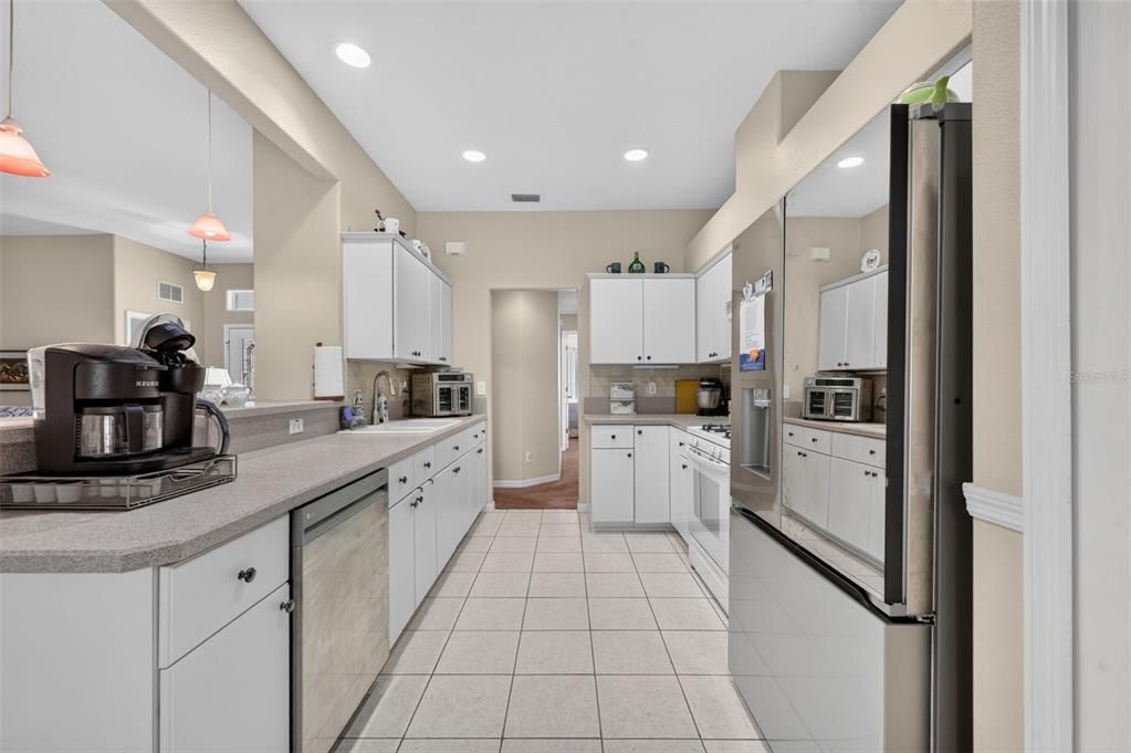 For Sale: $299,900 (2 beds, 2 baths, 1658 Square Feet)