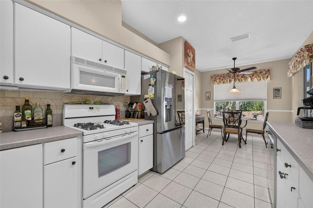 For Sale: $299,900 (2 beds, 2 baths, 1658 Square Feet)