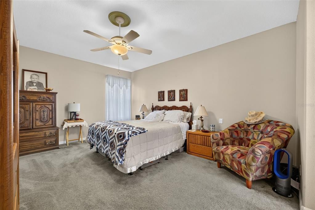 For Sale: $299,900 (2 beds, 2 baths, 1658 Square Feet)