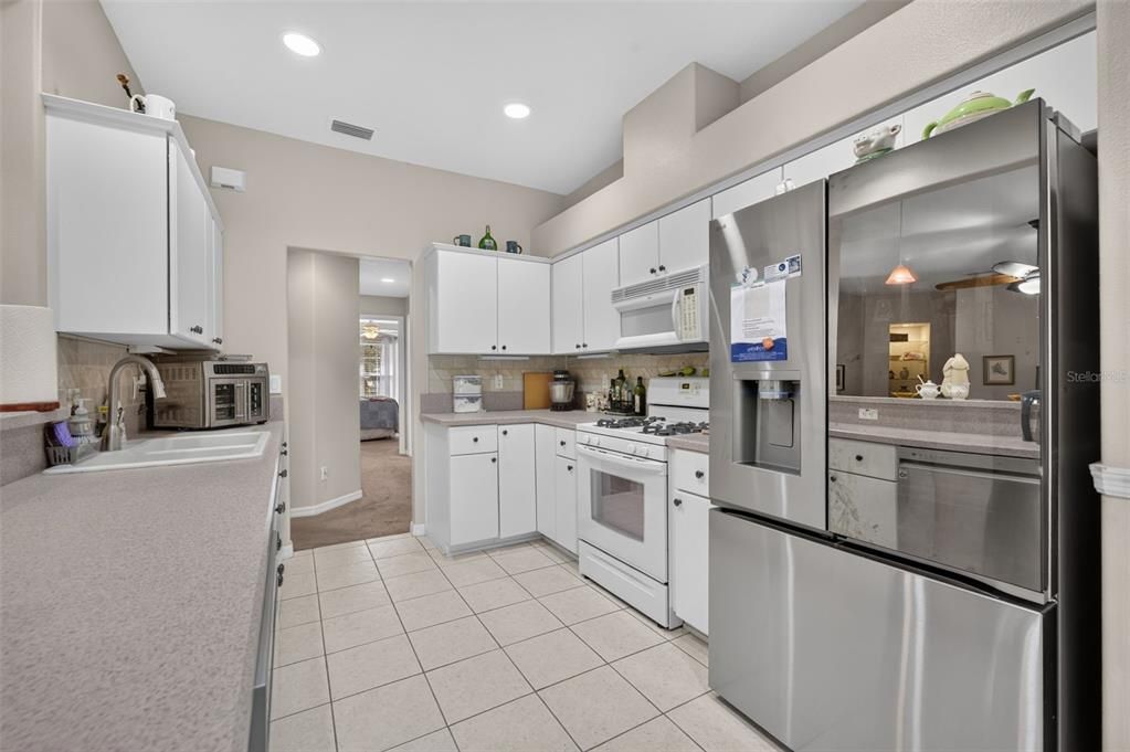 For Sale: $299,900 (2 beds, 2 baths, 1658 Square Feet)