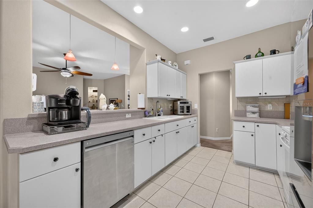 For Sale: $299,900 (2 beds, 2 baths, 1658 Square Feet)