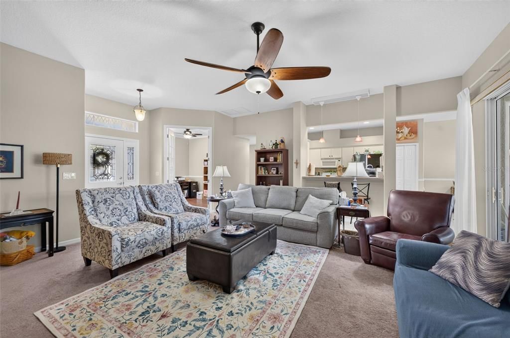 For Sale: $299,900 (2 beds, 2 baths, 1658 Square Feet)