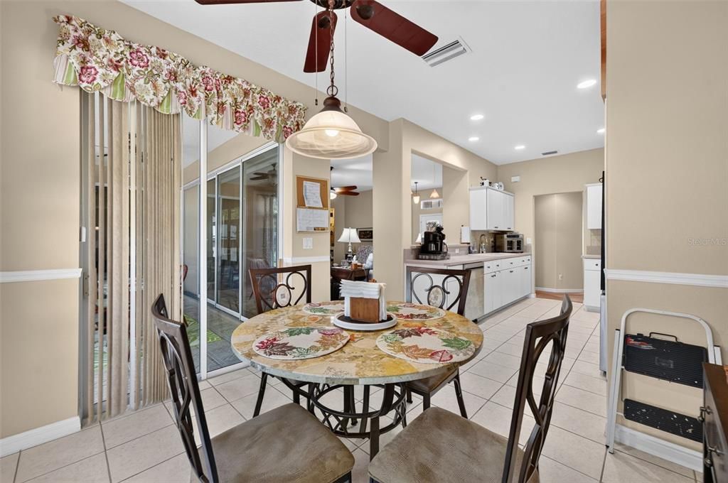 For Sale: $299,900 (2 beds, 2 baths, 1658 Square Feet)